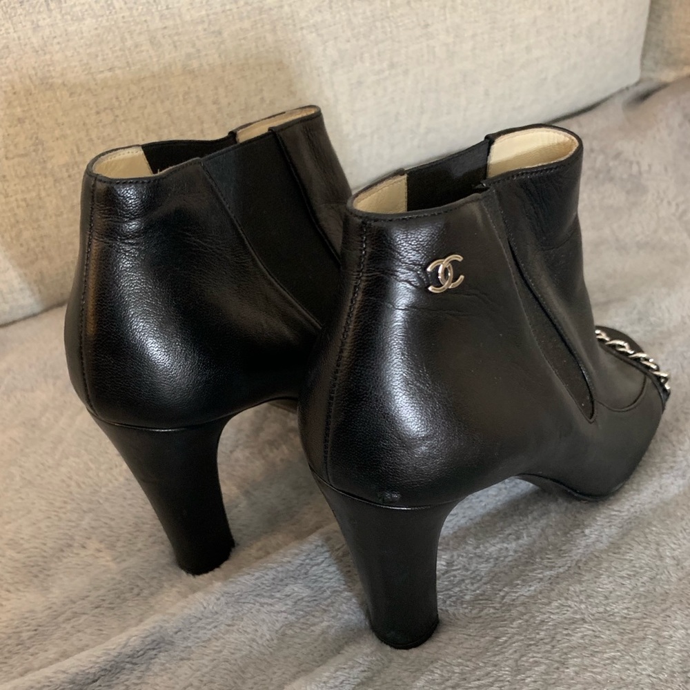 Chanel low boots black